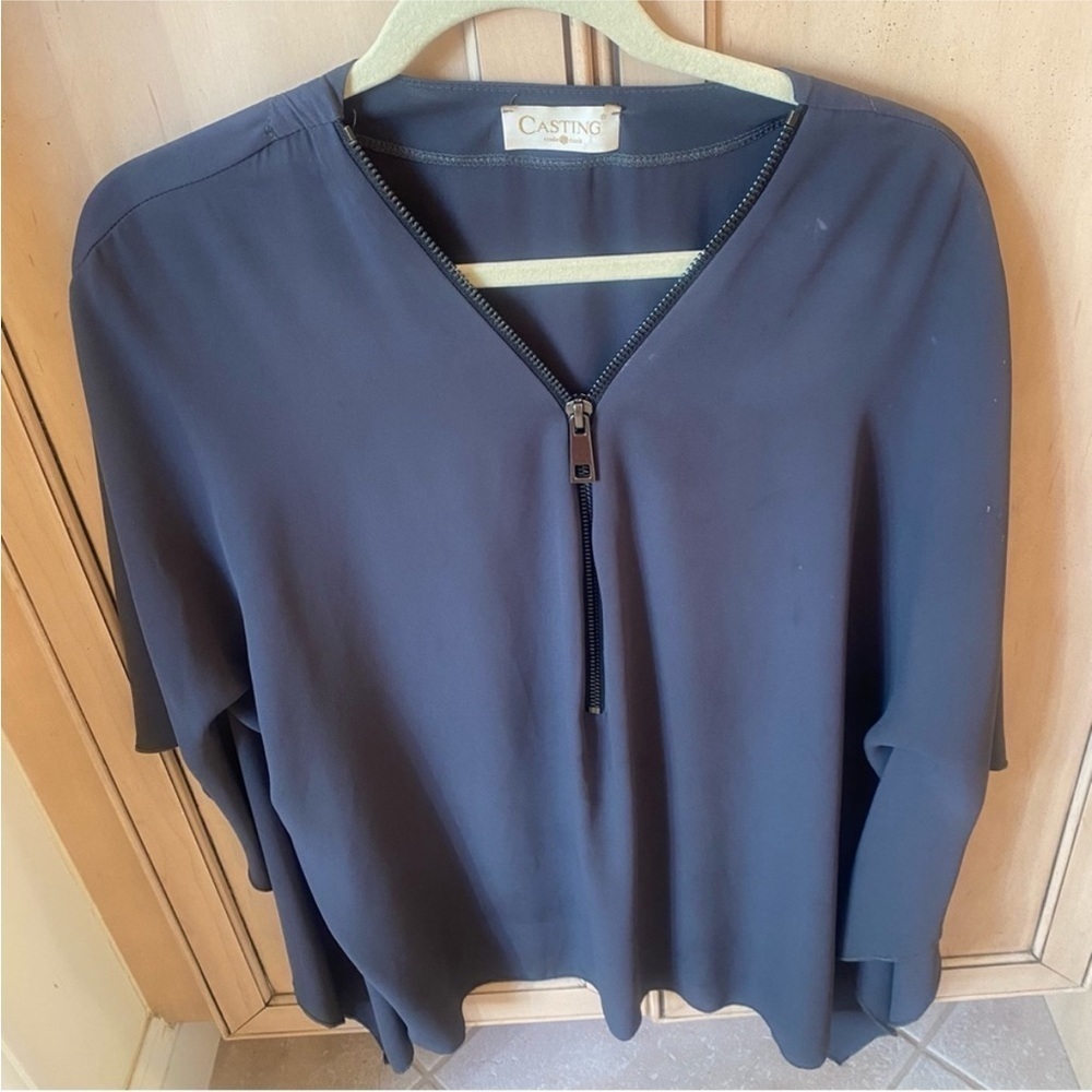 Casting zip blouse